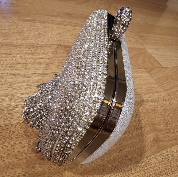 Clutch - Picture 4 of 8